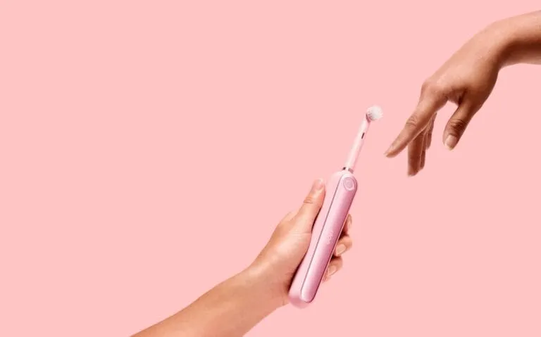 Cum să ai grijă de implantul dentar după intervenție Photo Dental implant care: Soft toothbrush