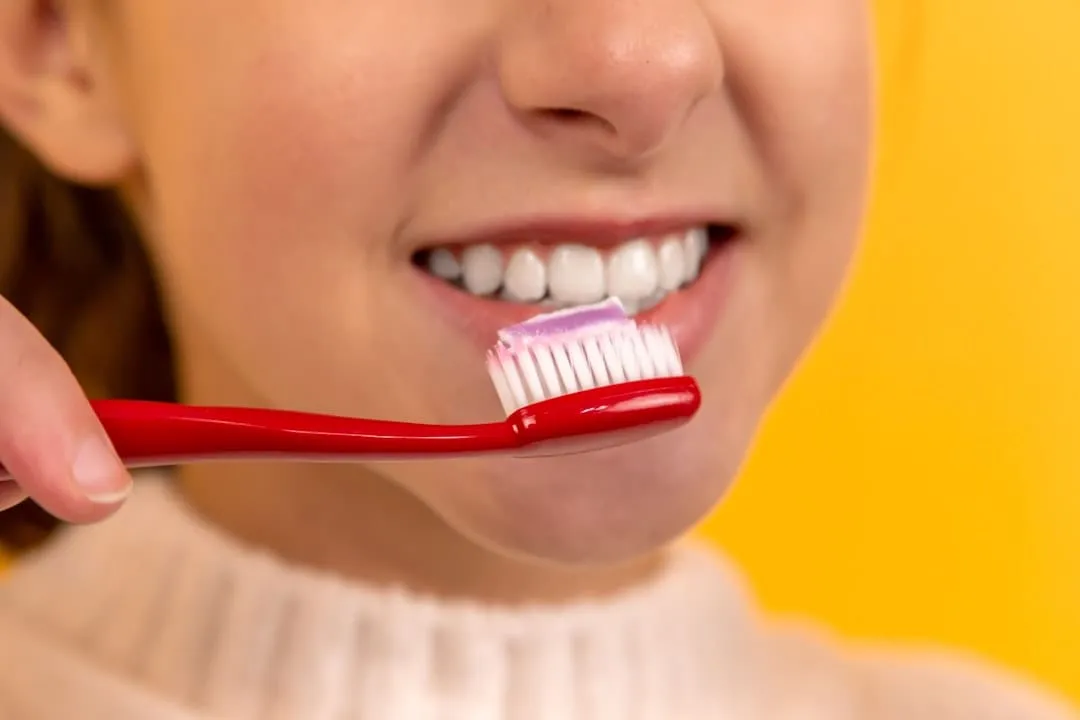 Photo Toothbrush and dental implant