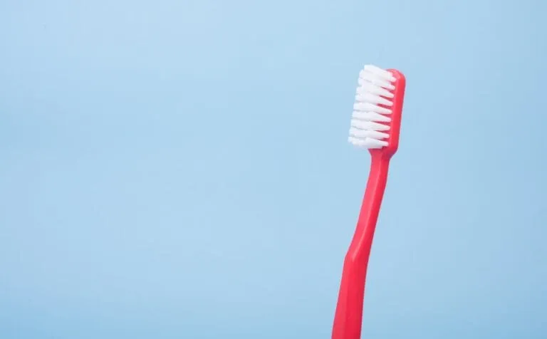 Photo Toothbrush and floss