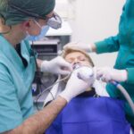 Cum alegi specialistul ideal în implantologie