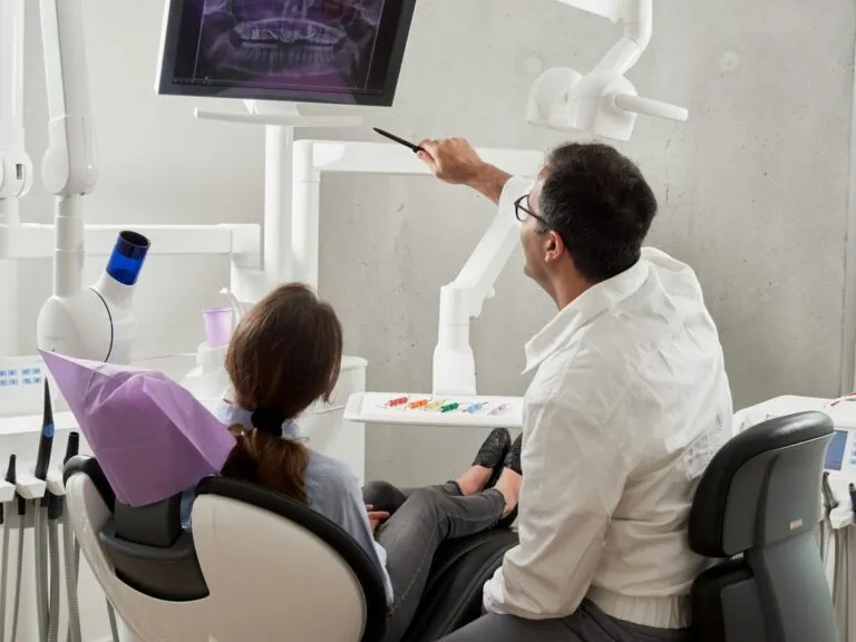 Photo choosing a dentist tips