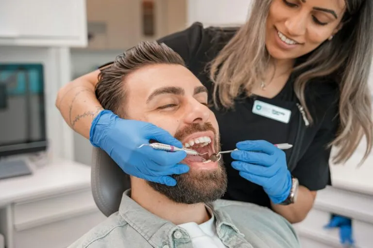 Photo dental implant clinic selection